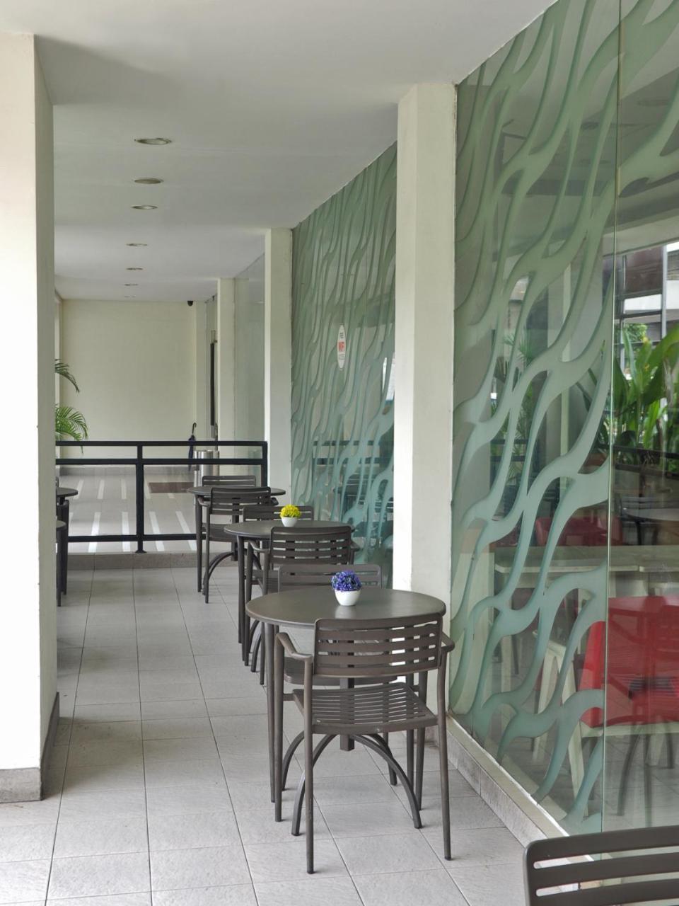 D'Primahotel Itc Mangga Dua Jakarta Exterior photo